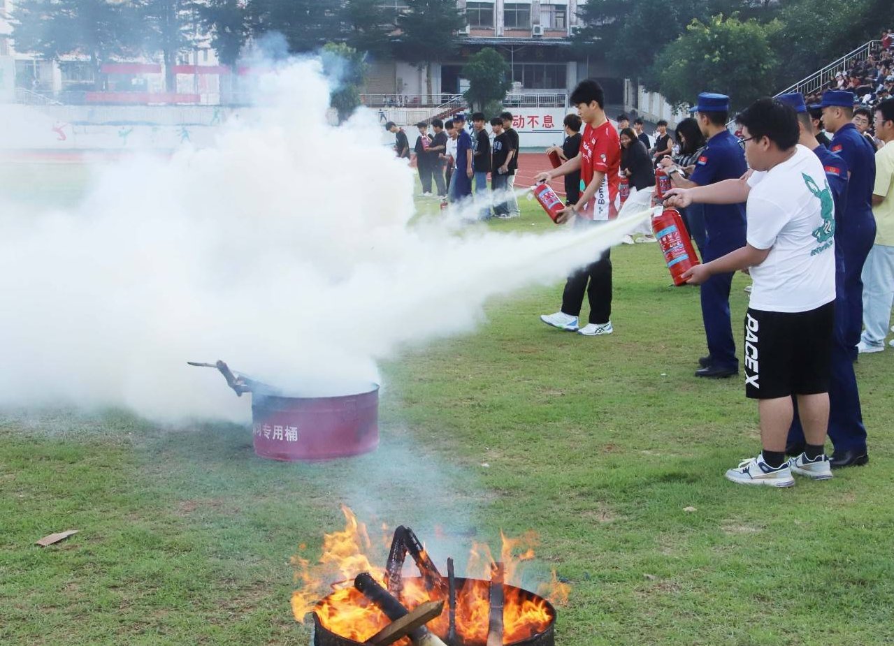 学院组织2025年新生消防知识及培训