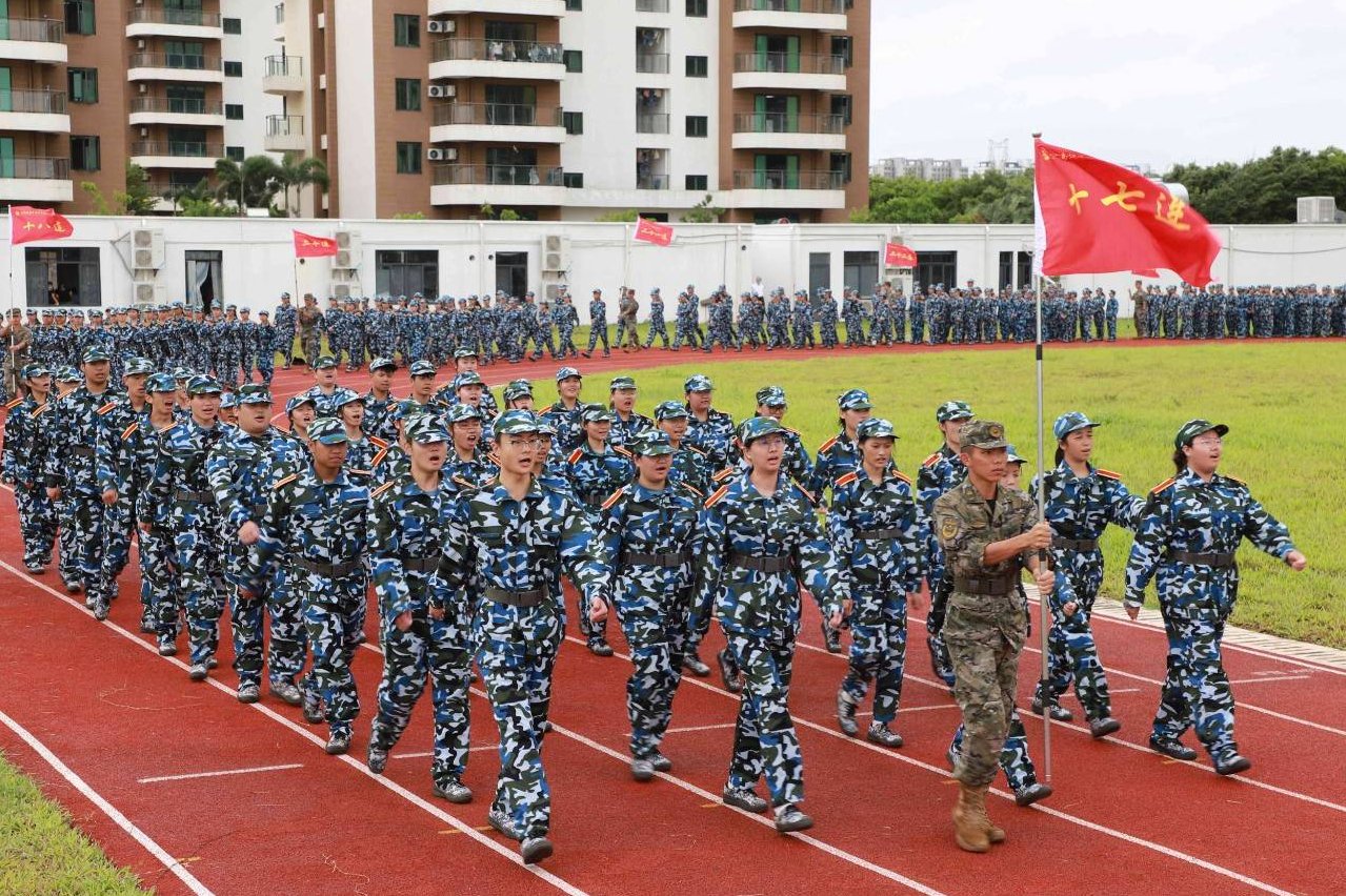 青春正当时 奋进新征程——学院2025级新生军训成果汇报暨总结表彰大会圆满举行