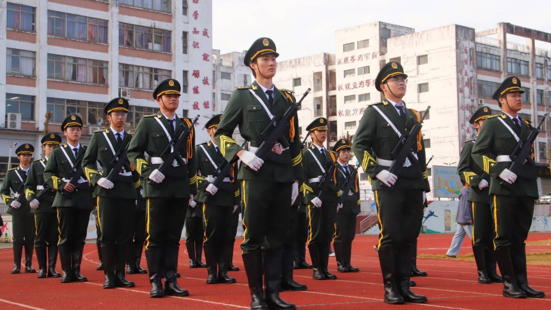 升旗致新程！学院师生同启新年奋进新篇章